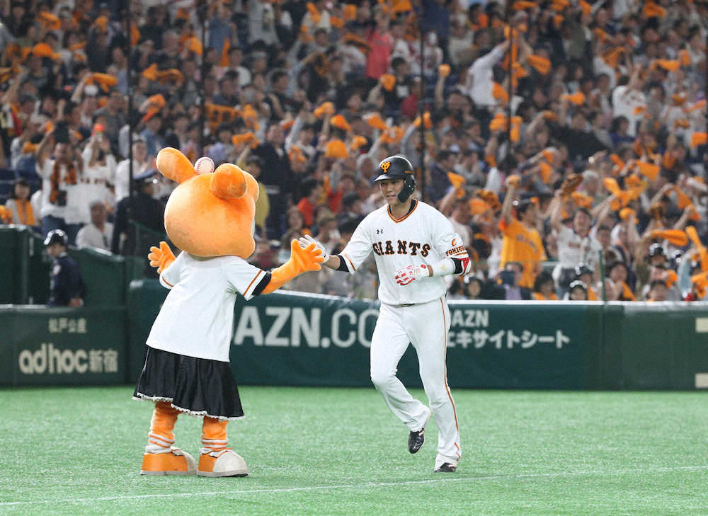 【画像・写真】止まらない！巨人・坂本勇　開幕から28試合連続出塁で好調キープ