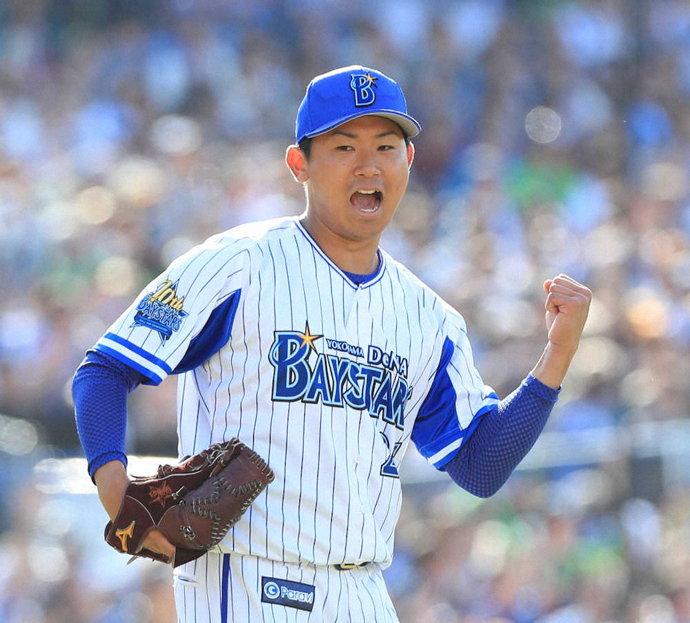 【画像・写真】7回、大引を打ちとりガッツポーズする今永（撮影・白鳥　佳樹）