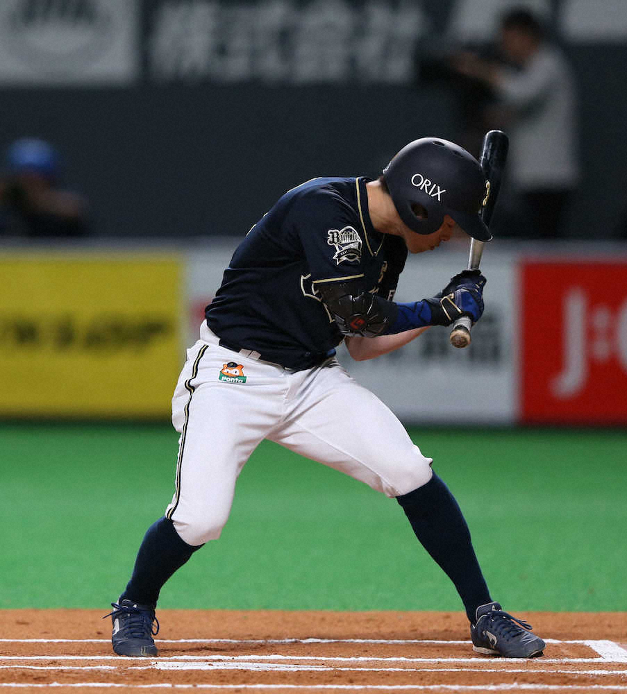【画像・写真】日本ハム・ロドリゲスが危険球退場　オリックス福田に頭部死球