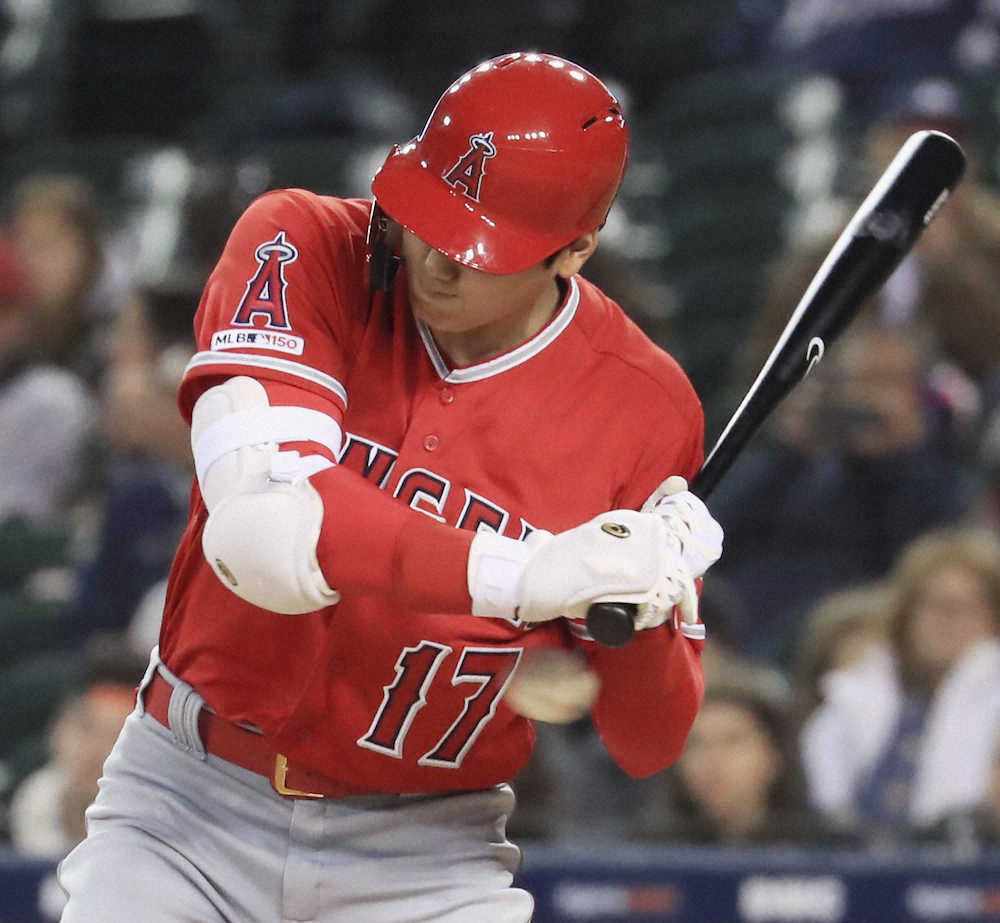 【画像・写真】大谷、右肘死球も本人ケロリ「かすった感じ」初安打お預けも「良くなっている」