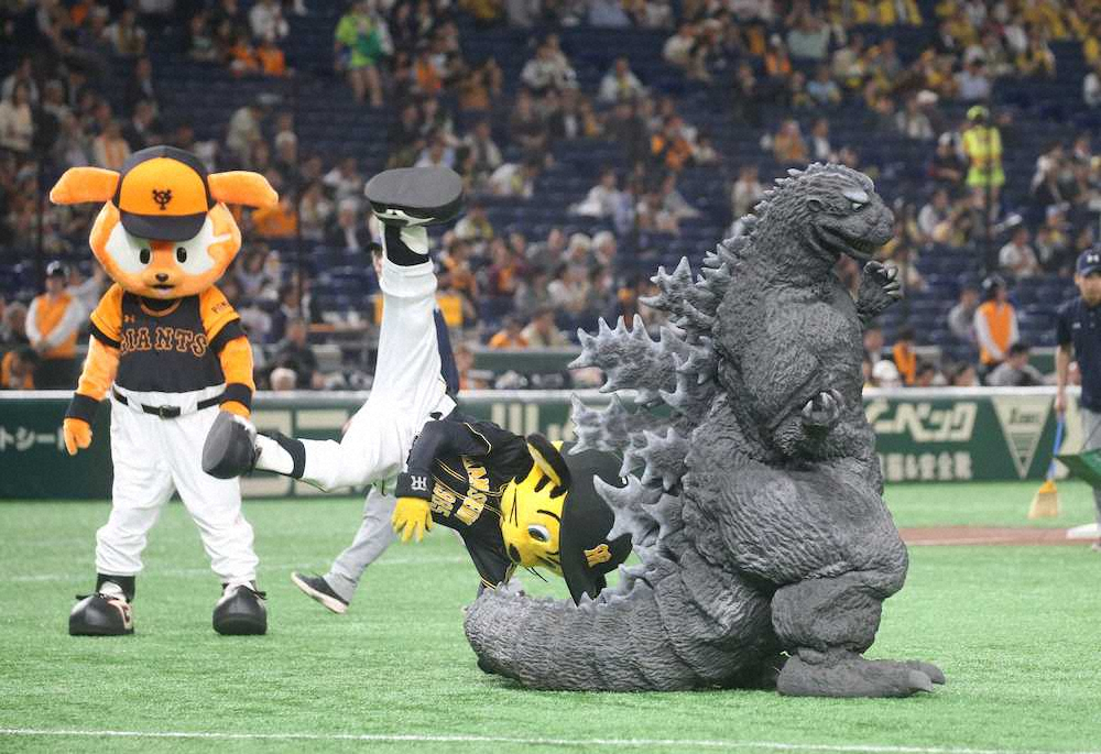【画像・写真】巨人＆ゴジラコラボで原監督＆ナインが吠えた！