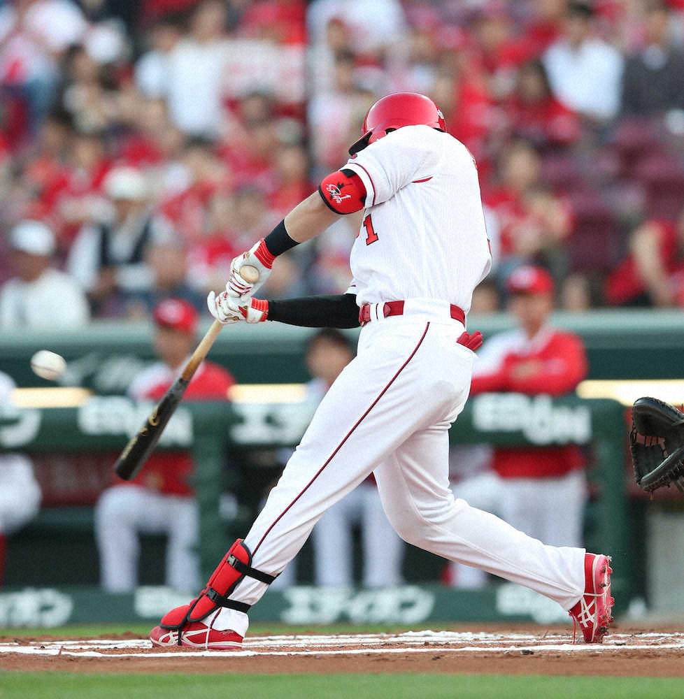 【画像・写真】広島・誠也　侍・稲葉監督の前で先制犠飛