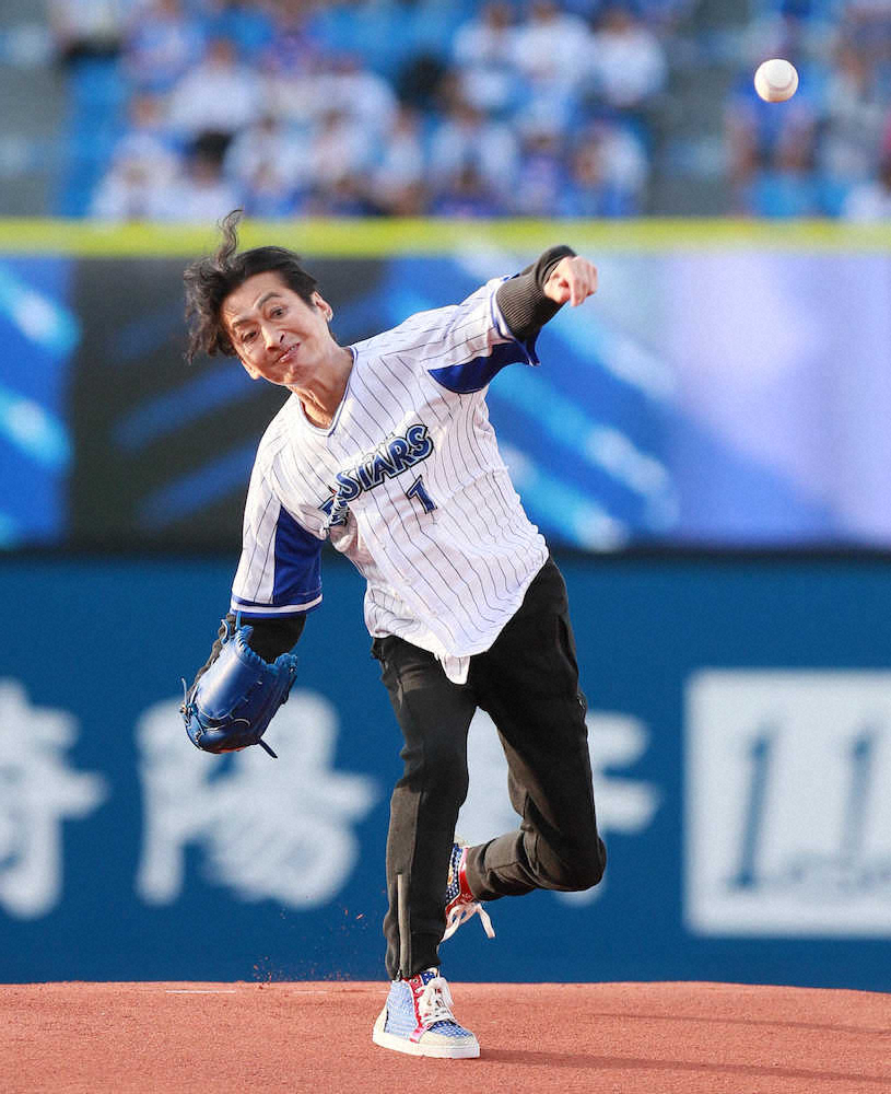 【画像・写真】大沢樹生　初の始球式で大暴投！「やっちまった…点数は論外」