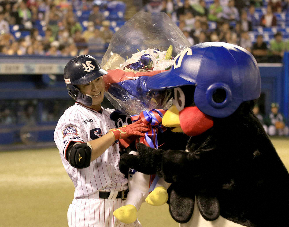 【画像・写真】ヤクルト・青木　通算100号本塁打「なんとか勝ち試合にしたい」