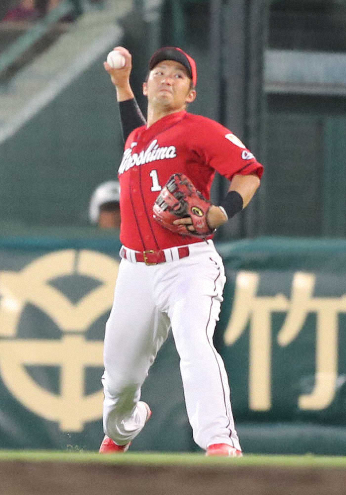 【画像・写真】誠也　同点のピンチ救った!先発・床田をレーザービームで“援護”