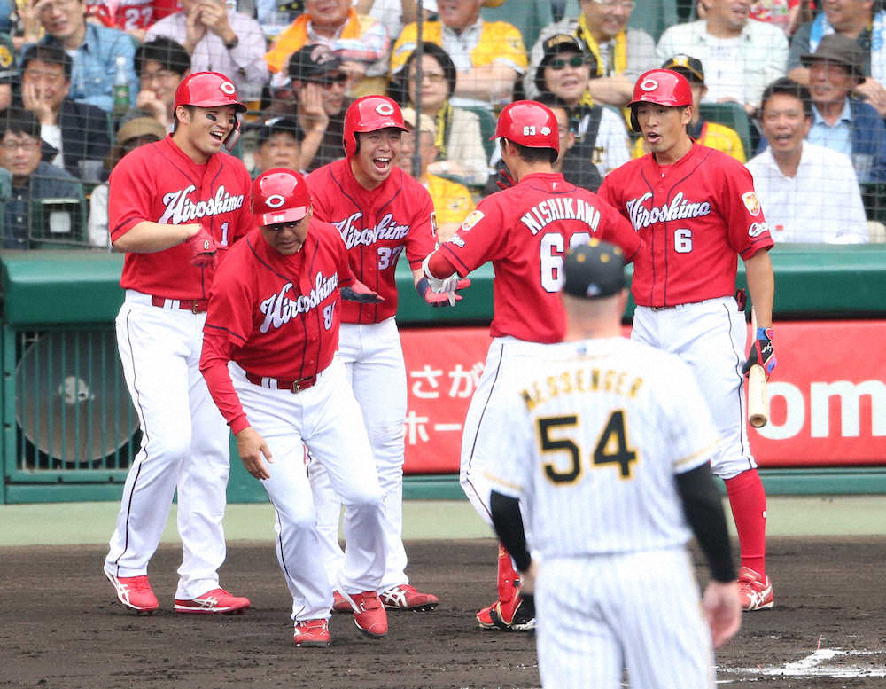 【画像・写真】広島・西川、初回にV3ラン　待望の今季1号「思い切りいった」