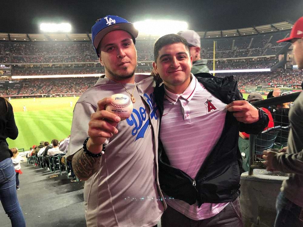 【画像・写真】大谷、今季本拠初アーチはドジャースファンがゲット