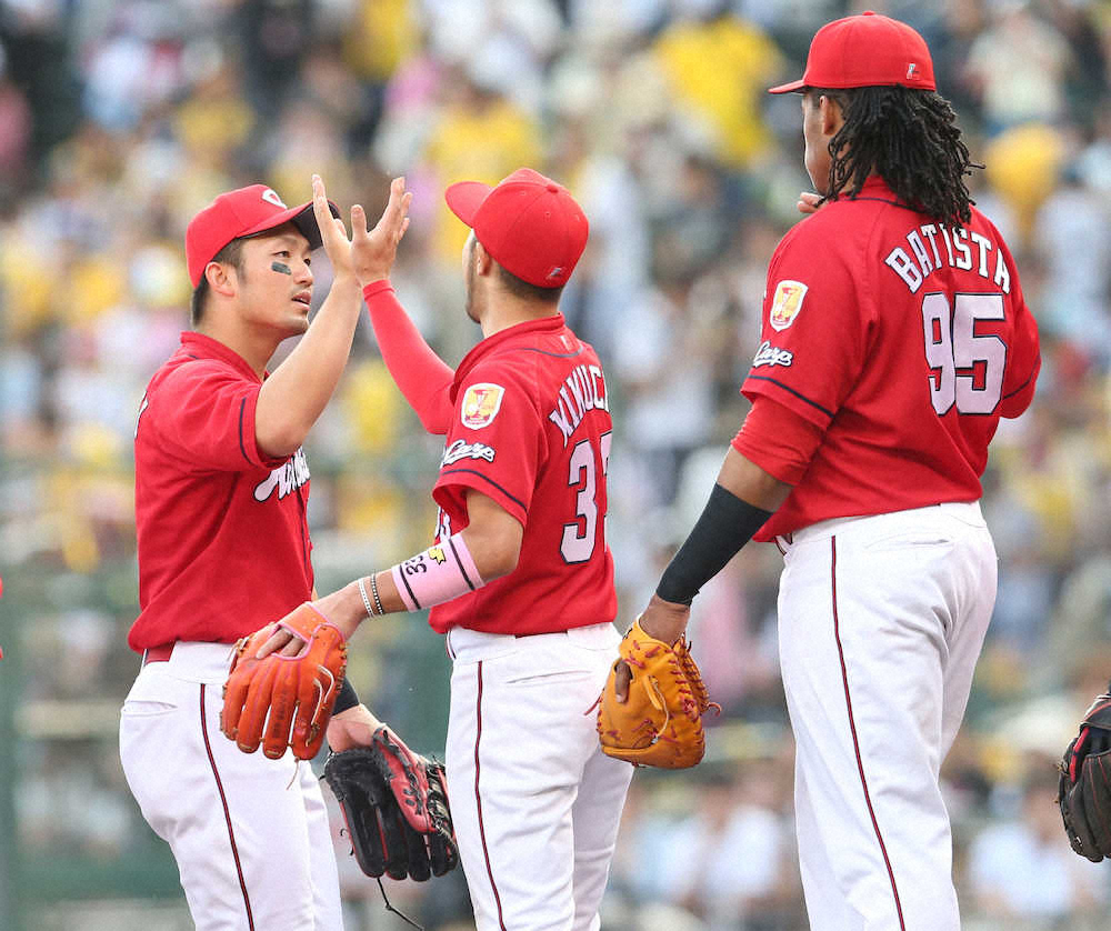 【画像・写真】広島7連勝で首位巨人に0差　4安打の菊池に緒方監督「頼もしい」