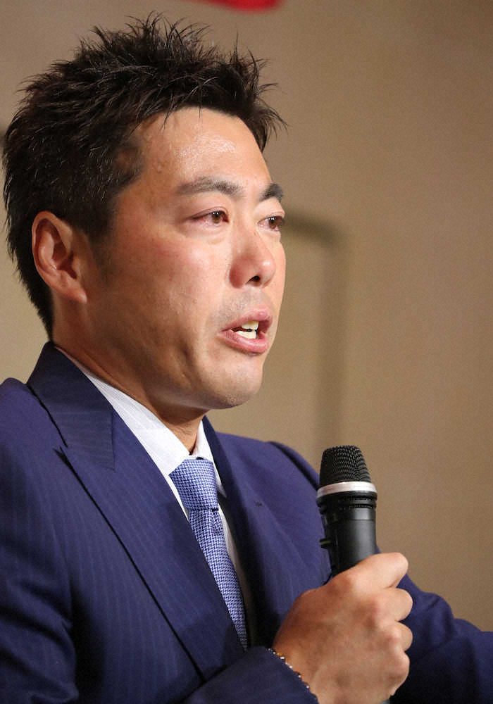【画像・写真】巨人・上原　涙の引退会見「もうちょっとやりたかったなという思い」