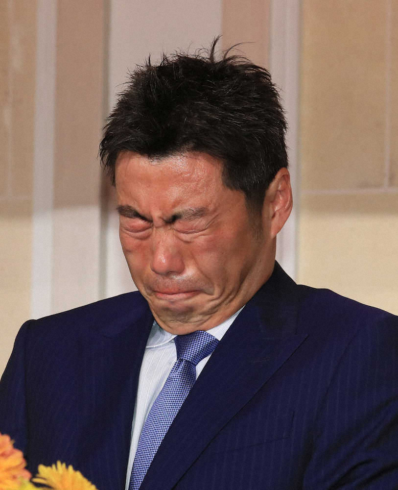 【画像・写真】巨人・上原　涙の引退会見　44歳まで駆け抜けた原動力は「負けたくないという気持ち。反骨心、それだけ」