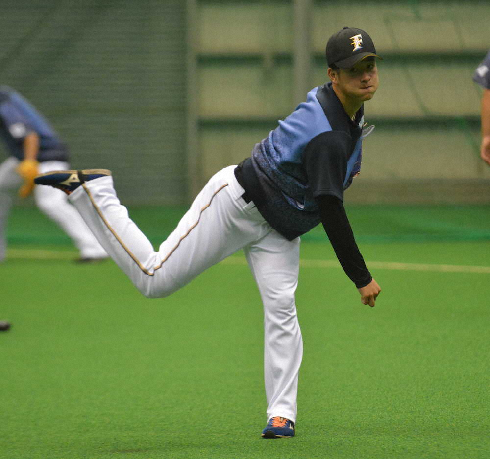【画像・写真】キャッチボールを再開した日本ハムのドラフト1位・吉田輝
