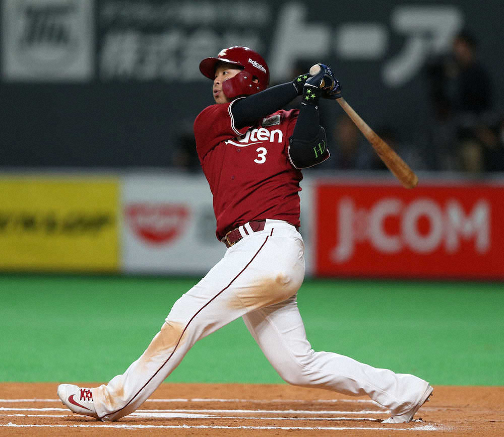 【画像・写真】6回1死一、二塁、3点本塁打を放つ浅村（撮影・高橋茂夫）