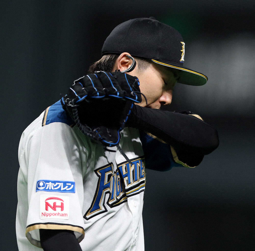 【画像・写真】日本ハムの先発投手・金子は3回4失点で降板（撮影・高橋茂夫）