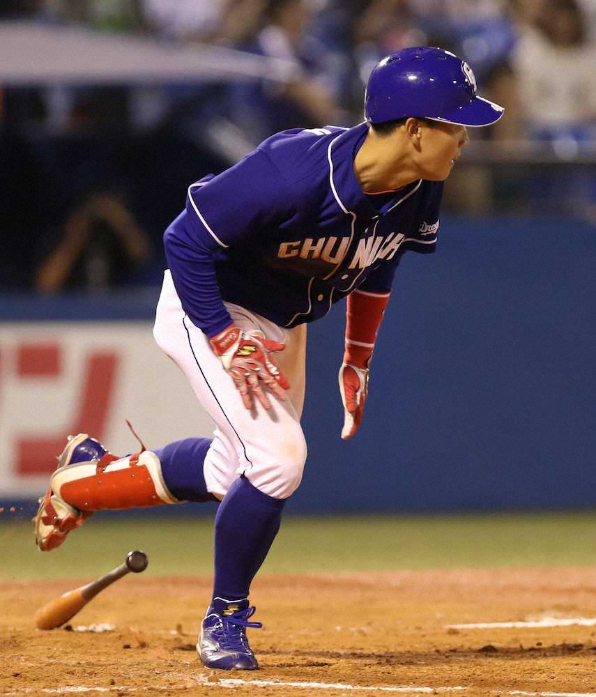 【画像・写真】中日・伊藤康　久々スタメンに応えたプロ初猛打賞「ずっと1軍にいたい」