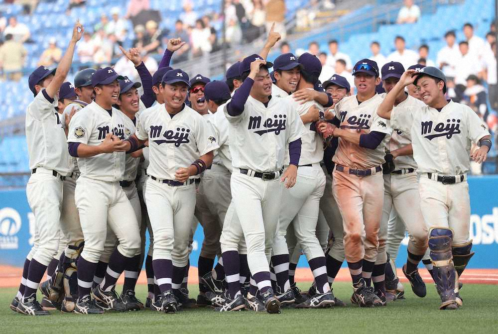 【画像・写真】神がかりならぬ“猪がかり”の明大　亡き島岡御大に導かれた令和初V