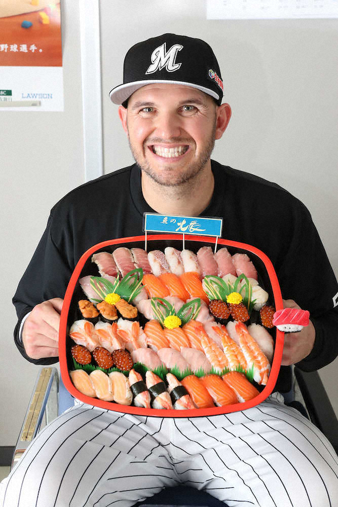 ロッテ・レアードは寿司スポンサー「北辰水産」から寿司の差し入れをもらい、大興奮