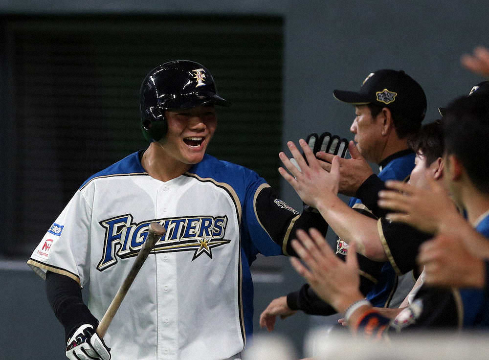 【画像・写真】清宮　逆転勝利呼ぶ2点二塁打、今季本拠地初出場で躍動「積極的に行った」