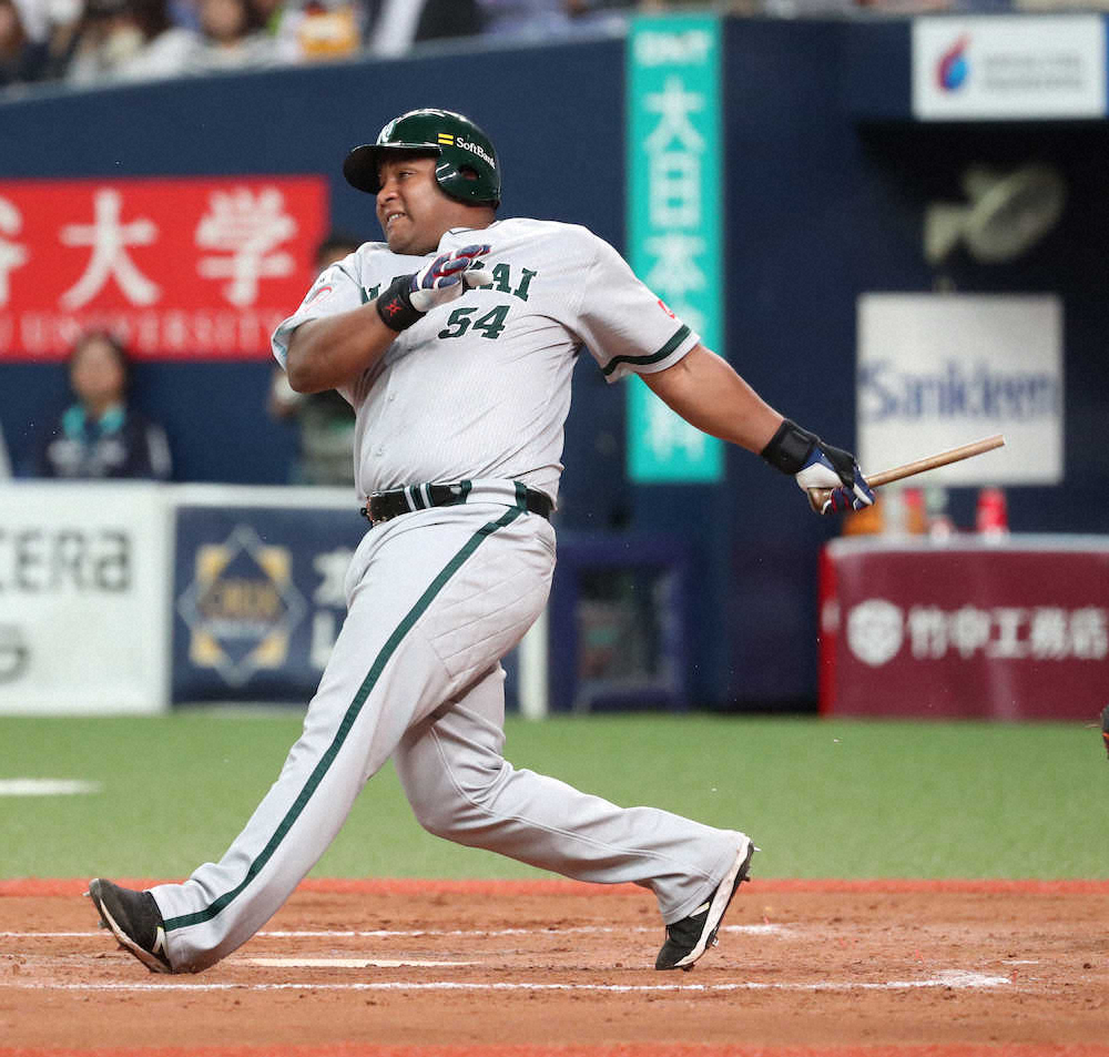 【画像・写真】ソフトBデスパイネ「ラッキー」V打　6回には「崩されたけど」バックスクリーン弾