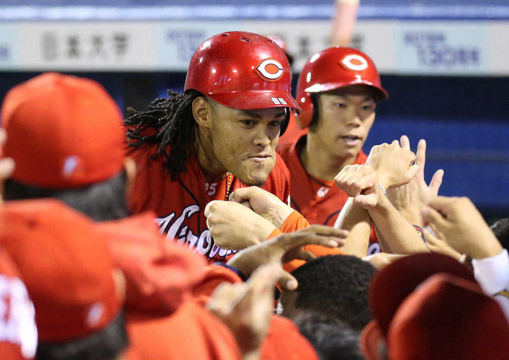 【画像・写真】広島16安打13点大勝！バティ2発　不振の田中広も3ラン