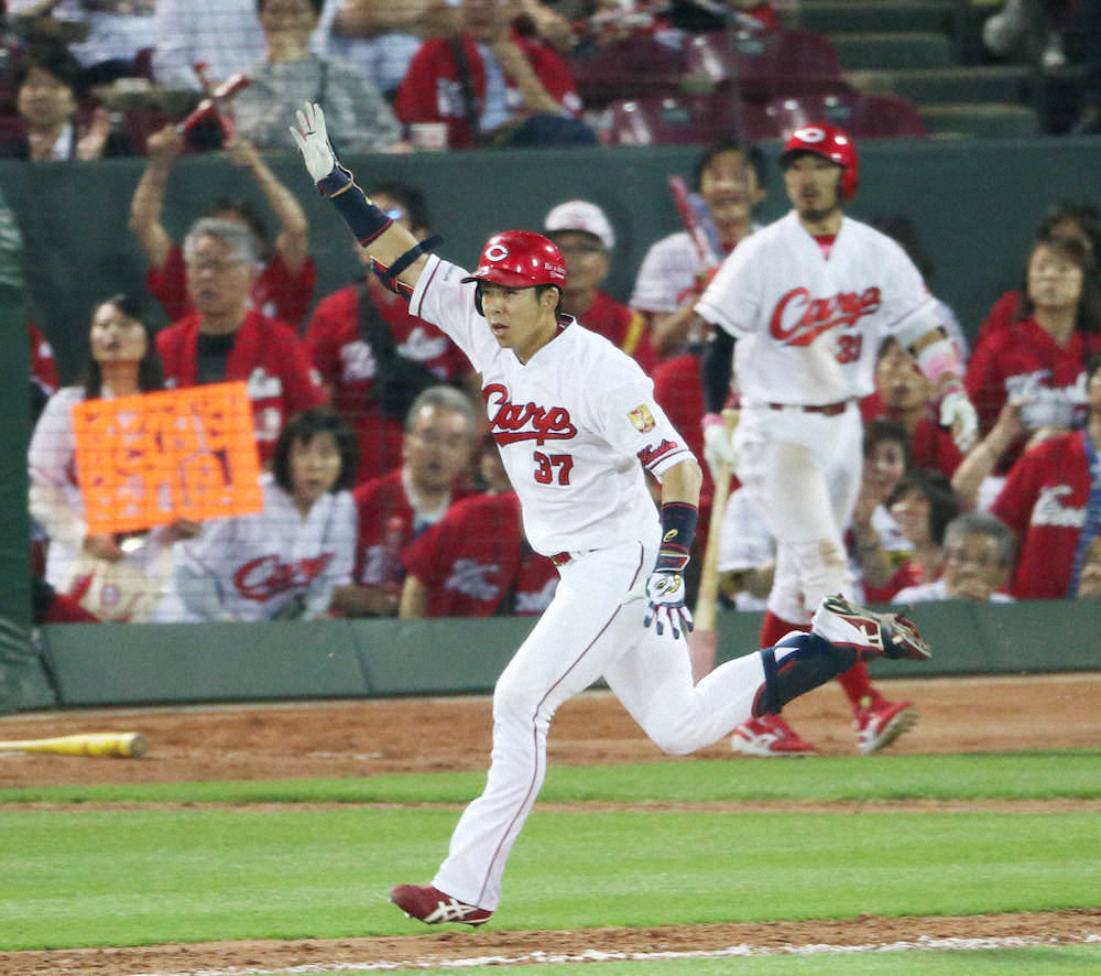 【画像・写真】広島、サヨナラで月間20勝！野間が執念の一打「食らいついていこうと」