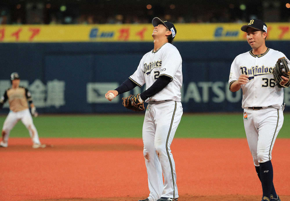 【画像・写真】オリまた拙守で借金10　西村監督は白崎に苦言「取ってあげないと」