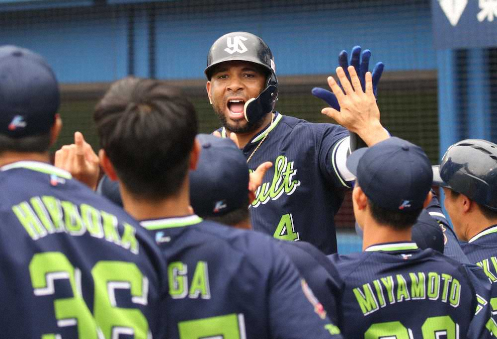 【画像・写真】ヤクルト・バレンティン　特大の13号ソロ！6試合ぶりアーチに「うまく拾うことができた」