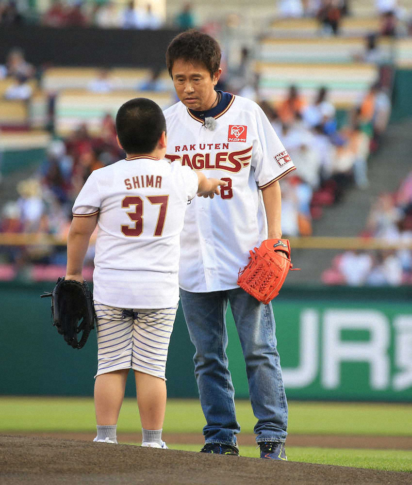 【画像・写真】楽天　ダウンタウン浜田にドッキリ大成功　セレモニアルピッチに突然少年が…