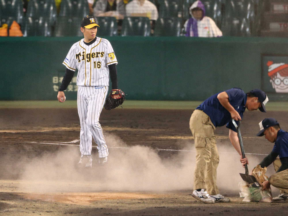 【画像・写真】阪神　守備の“ミス”が響いて惜敗　ぬかるんだ甲子園に苦しむ　矢野監督「西に申し訳ない」