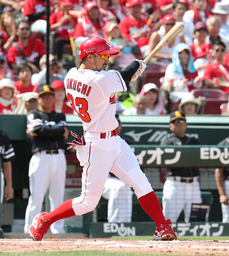 【画像・写真】勝負強い！広島・菊池涼、同点犠飛の裏に野間の俊足あり