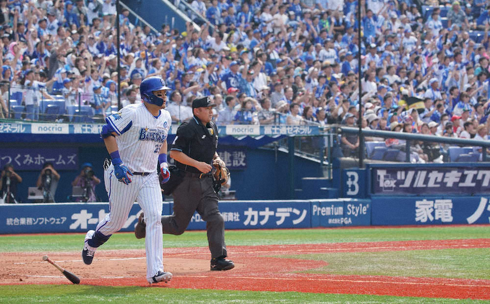 【画像・写真】DeNA筒香、特大130ｍ弾で追加点！「インコースに素直にバット出した」