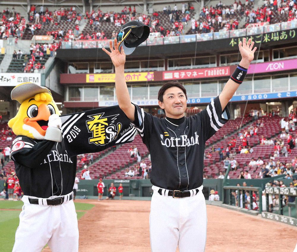 【画像・写真】ソフトB・内川、勝負強さは健在！「1番いいところで1本出てくれたな、って思います」