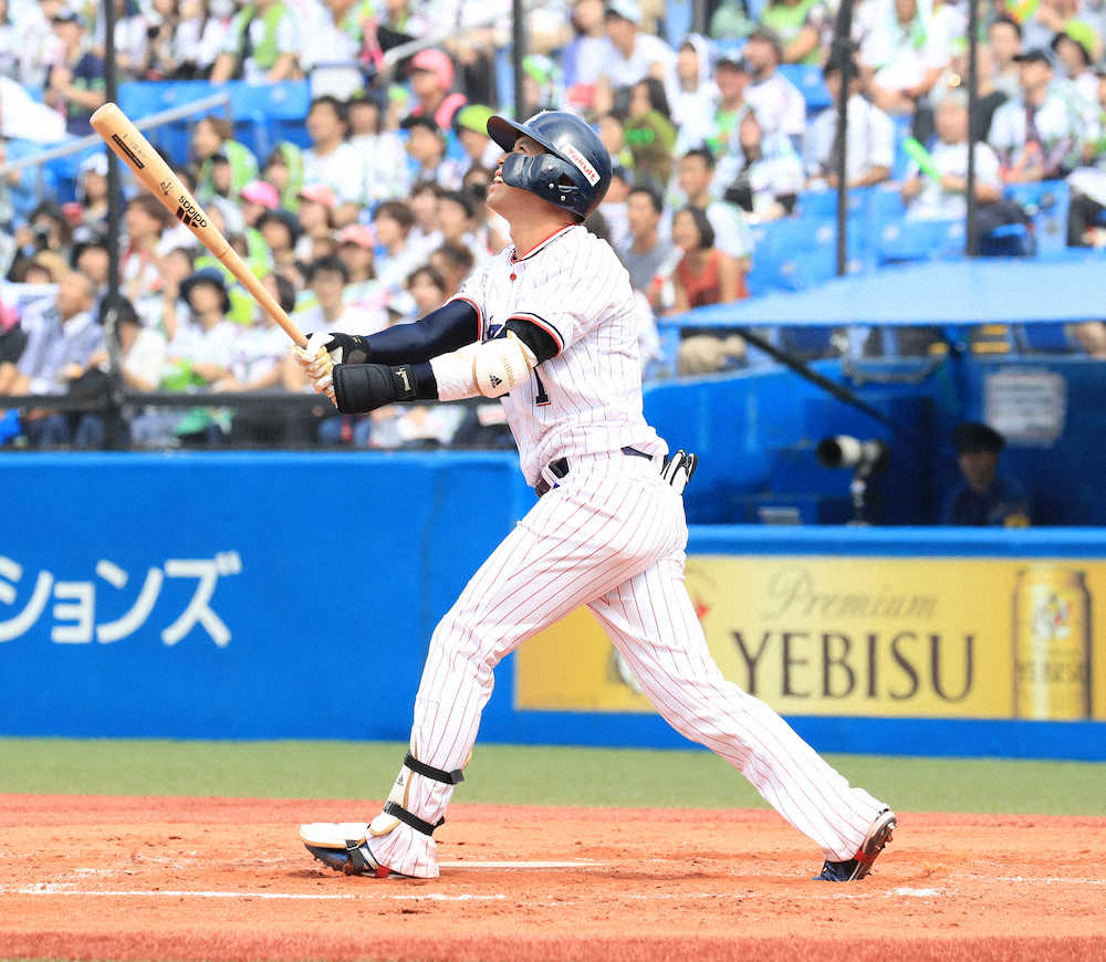 【画像・写真】初回、山田が左越えに同点2ランを放つ（撮影・篠原岳夫）