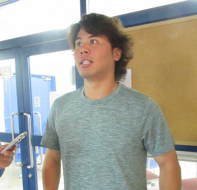 【画像・写真】登板に向けた意気込みを語るDeNA・浜口