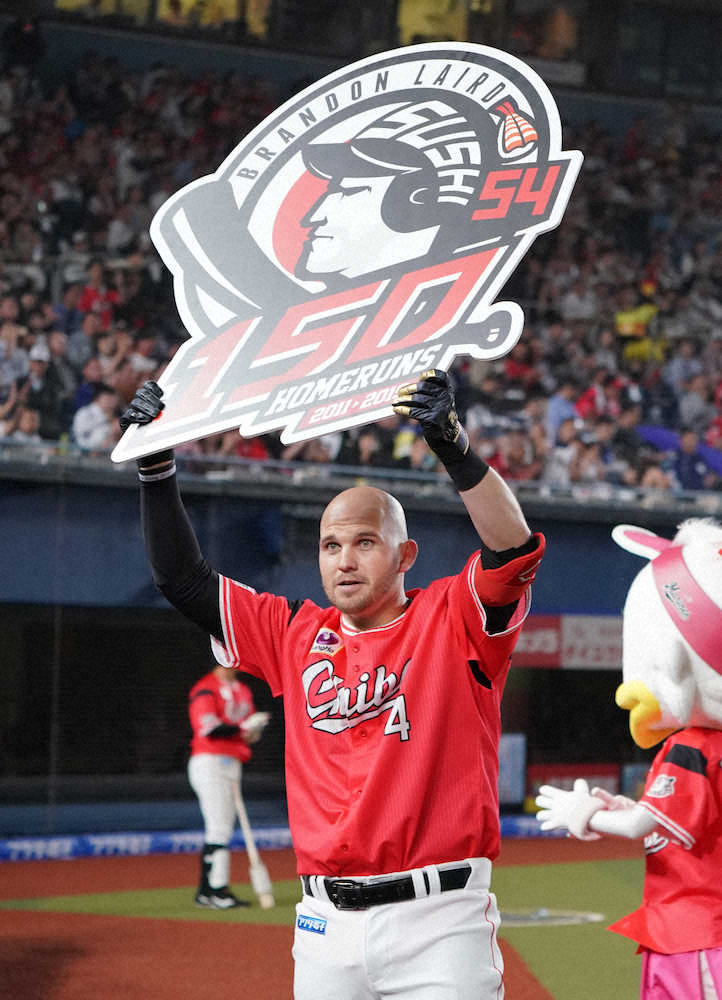 【画像・写真】レアード　貴重な同点弾!来日中・両親の前でNPB通算150本塁打達成