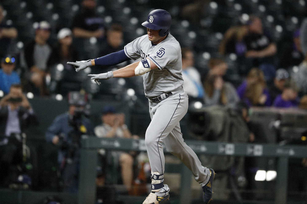 【画像・写真】パドレス　5時間4分の激闘の末ロッキーズを撃破　レンフロー3発　9回に6点差追いつく