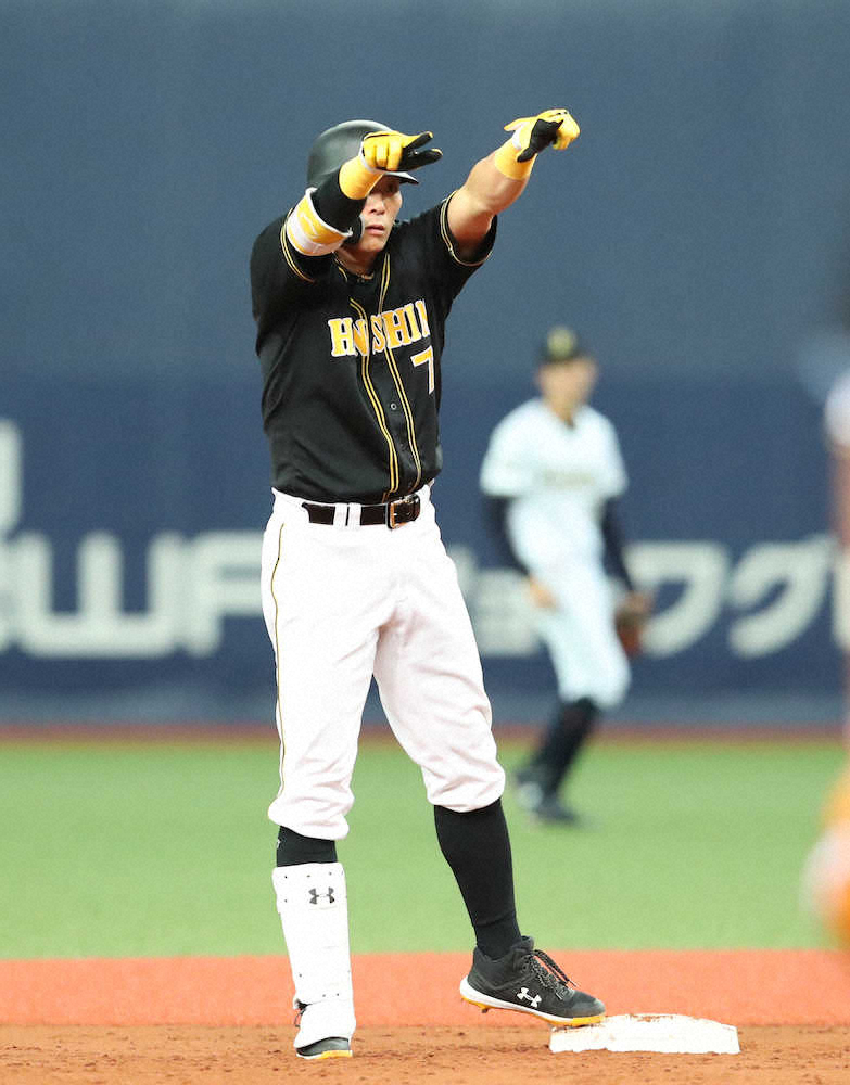 【画像・写真】阪神・糸井　同点打で出た！“糸巻きポーズ”