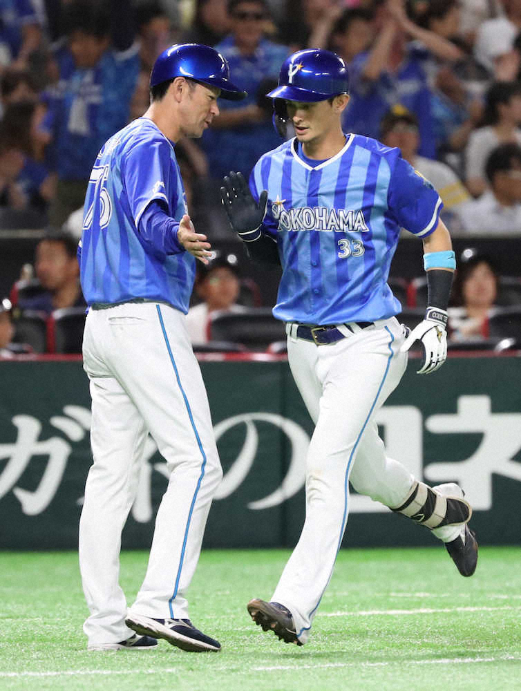 【画像・写真】DeNA・乙坂　天国の父にささげる2年ぶりアーチ「力を貸してくれたんじゃないか」