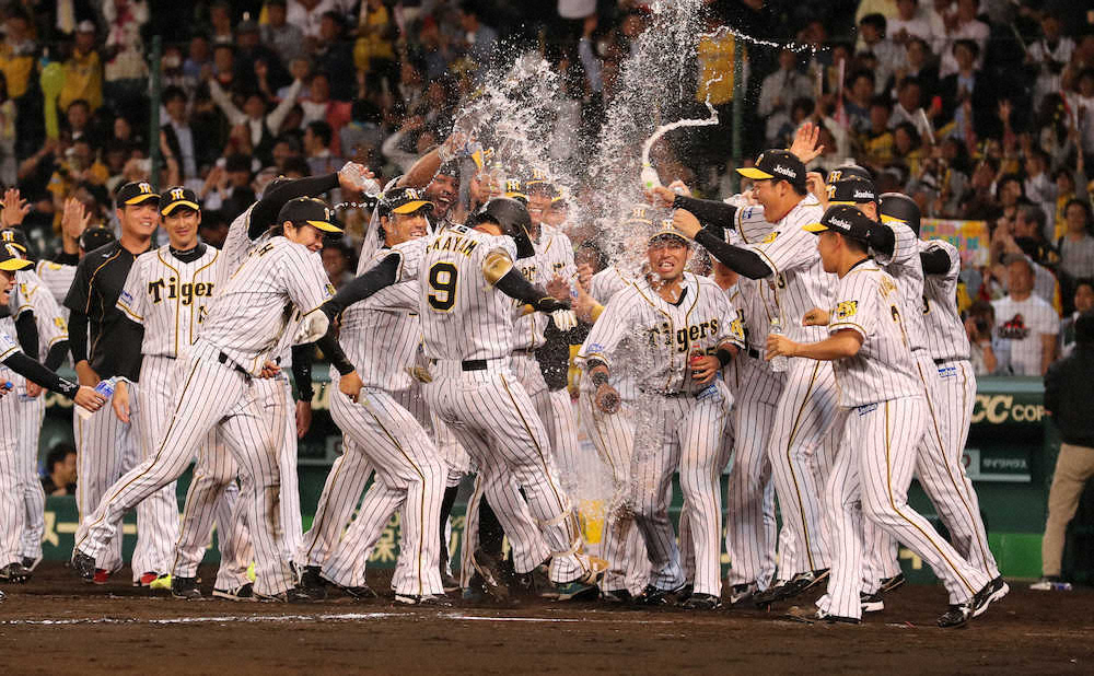 【画像・写真】阪神・高山、初のサヨナラ賞「僕でよかった」　福留のセ5万号かと…