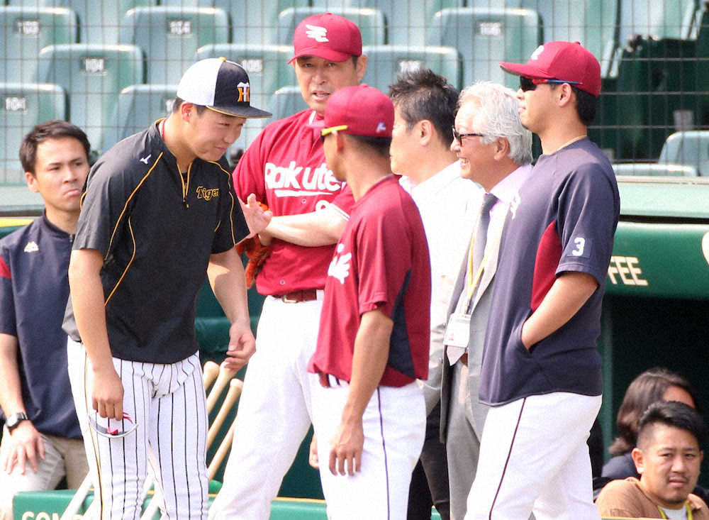 神 楽 前日の試合の走塁中に激突した浅村 右 に謝罪する大山 撮影 北條 貴史 スポニチ Sponichi Annex 野球