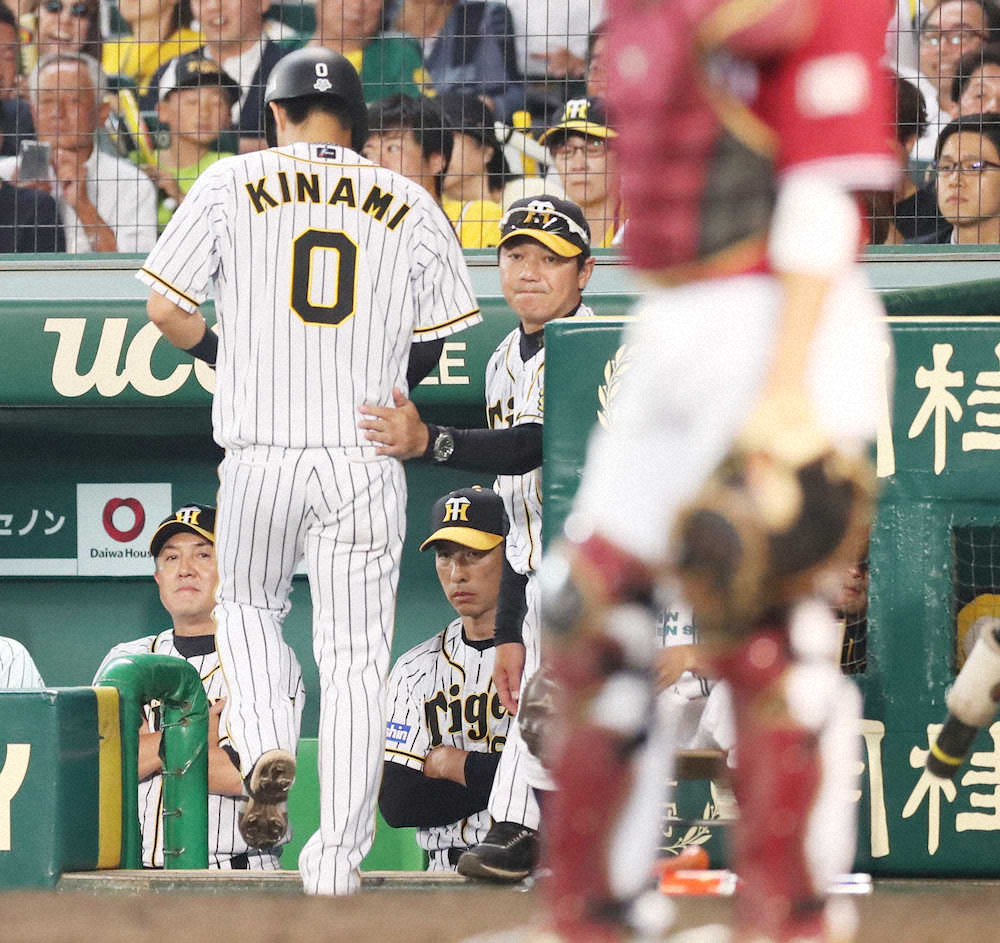 【画像・写真】阪神・矢野監督　ベンチで木浪に“公開説教”　消極的走塁で好機逸す