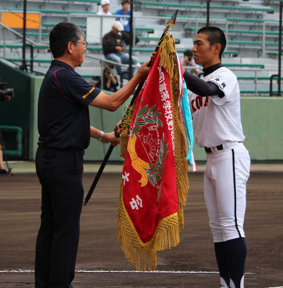 【画像・写真】101回目の夏の甲子園へ!沖縄大会が開幕、南部農林・大城主将が宣誓「全身全霊で」