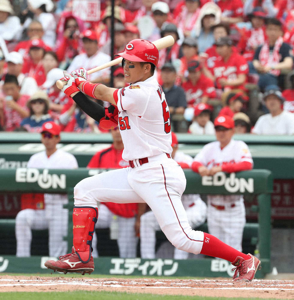 【画像・写真】広島・小園　初マルチも2エラー　またも失点に絡んで途中交代　デビューから3戦4失策