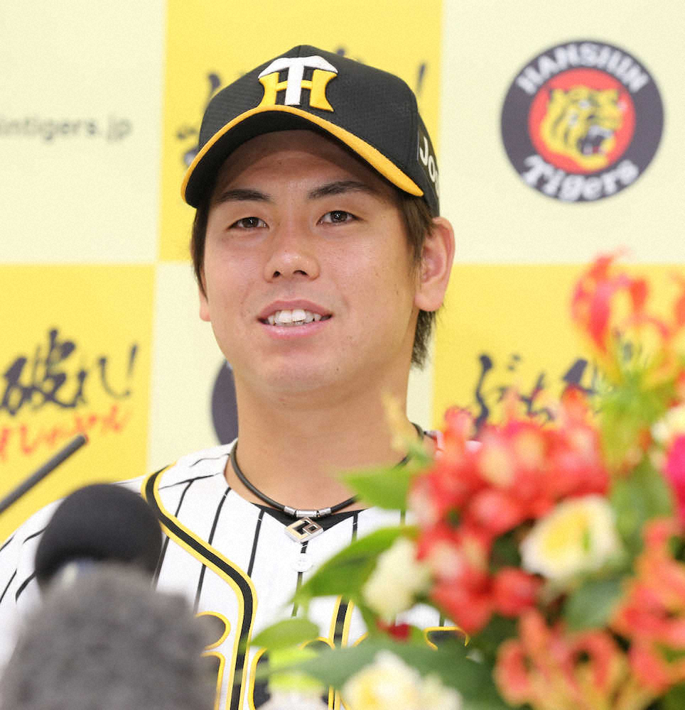 【画像・写真】阪神オールスターファン投票選出選手記者会見で質問に答える梅野（撮影・坂田　高浩）