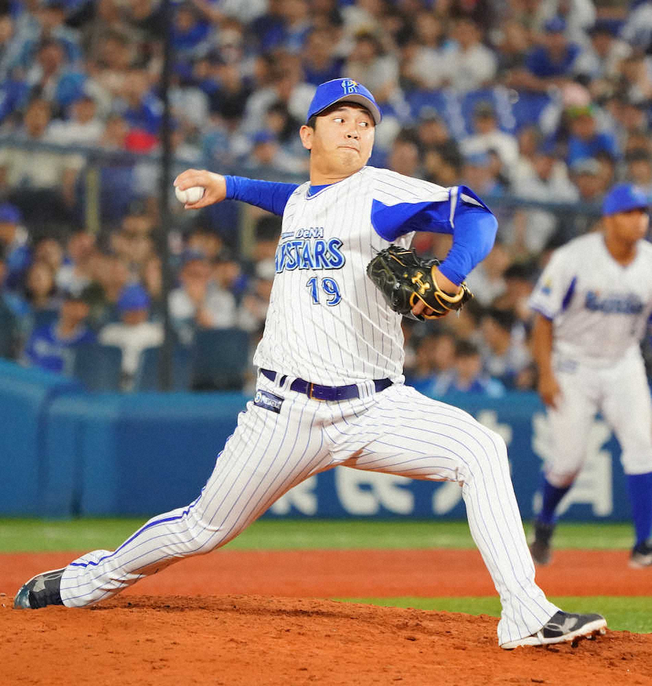 【画像・写真】12回に登板した山崎（撮影・島崎忠彦）