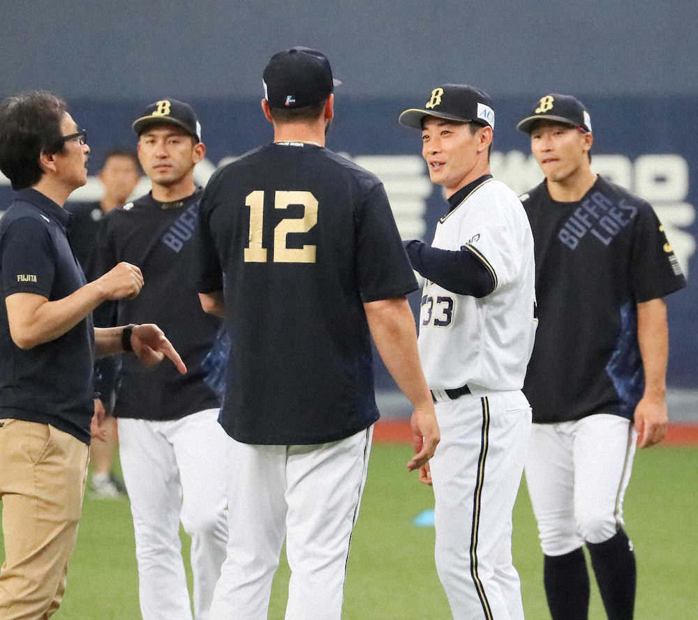 【画像・写真】オリ入団会見　松井雅「若手引っ張る」　松井佑「打撃磨く」　モヤ「背番号にふさわしい活躍を」