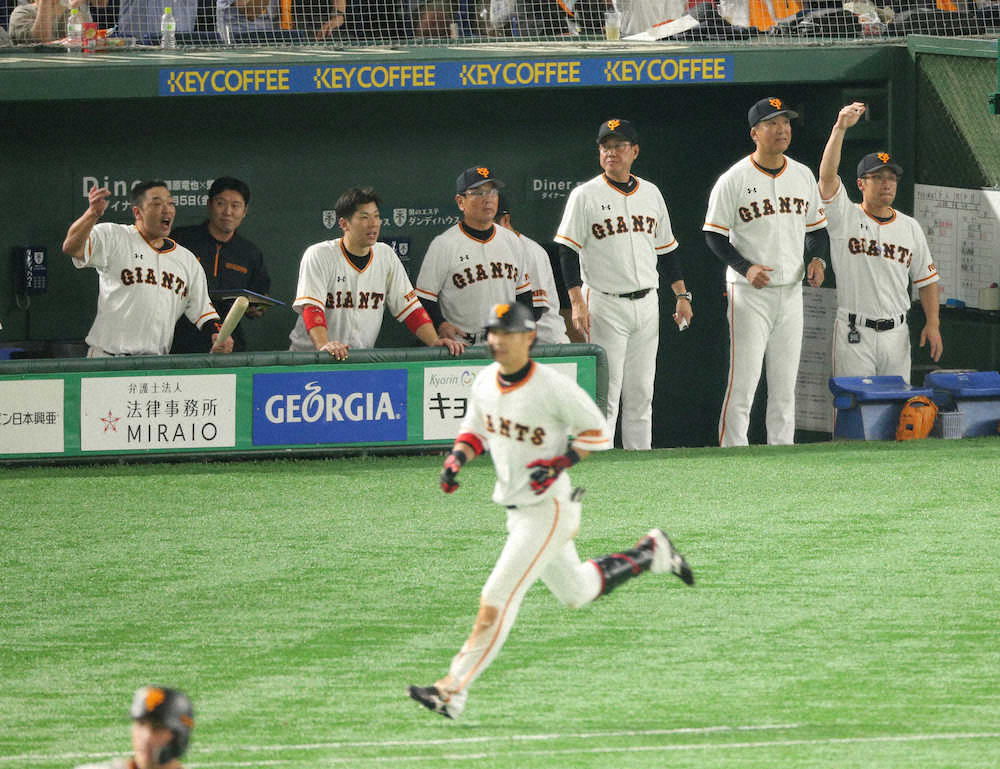 【画像・写真】巨人サヨナラ勝ちで4連勝！増田大が絶妙バント　中日・高橋悪送球でまさかの決着