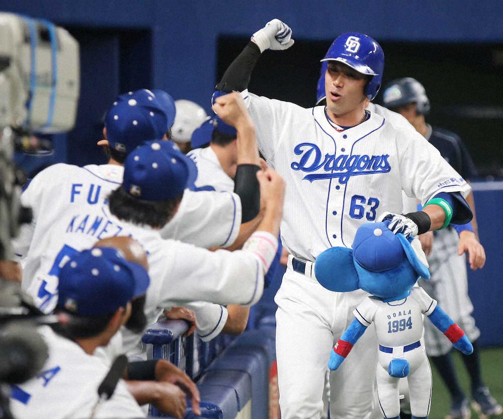 【画像・写真】中日・堂上　代打満塁弾以来21打席ぶり安打が3ラン　今季7本塁打中4本が高梨から　7号は自己最多