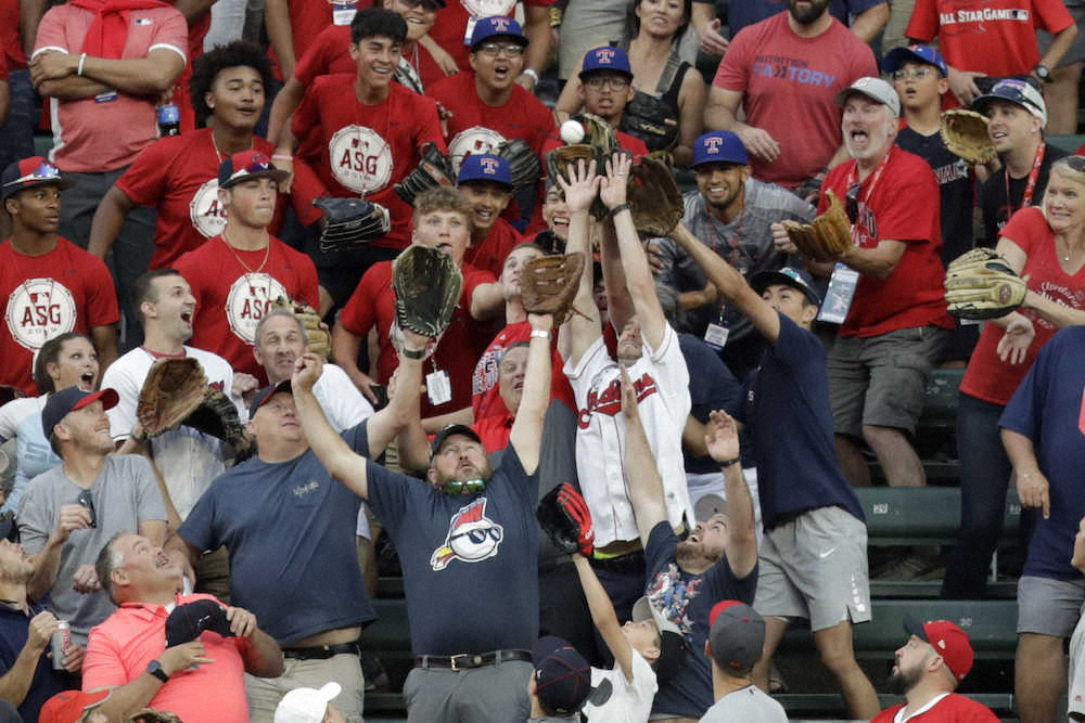 【画像・写真】球宴恒例ホームランダービーで新人のアロンソが優勝　決勝で同じ新人のゲレロJRを下す