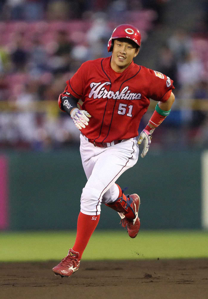 【画像・写真】広島・小園　輝星から先頭打者アーチ　4球オール直球勝負「絶対打ってやるって気持ちで」