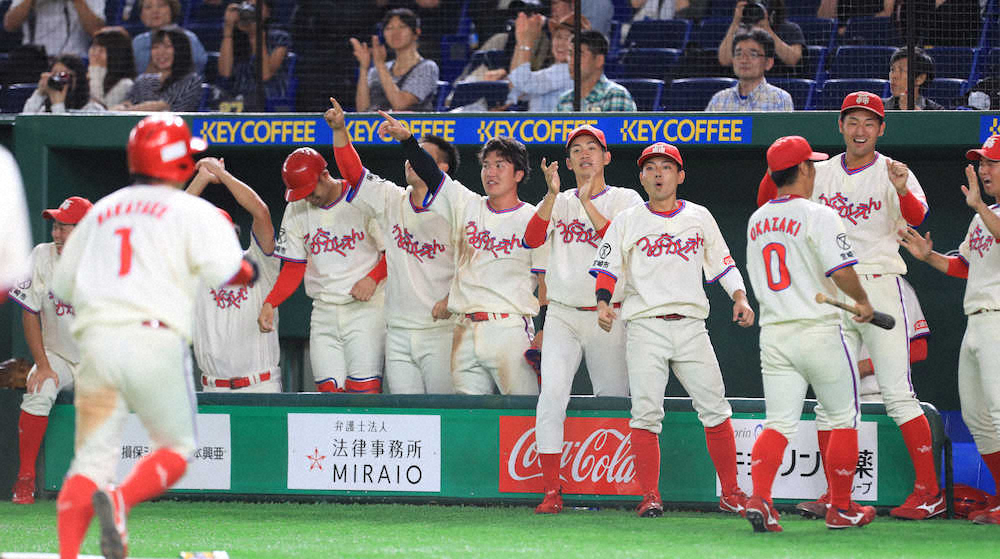 【画像・写真】「うめだがくえん」ユニホームも話題　選手は教習所指導員、野球通じて交通安全訴え